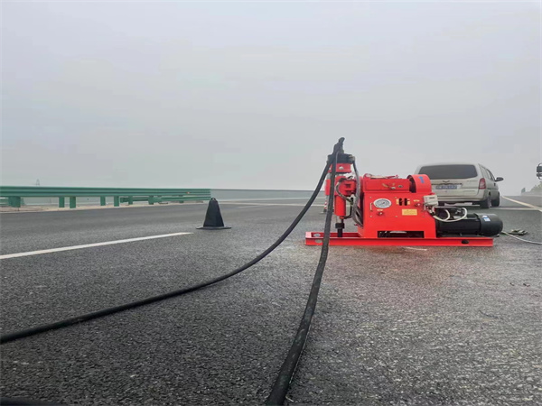 云霄马路路基路面开裂下沉注浆加固灌浆